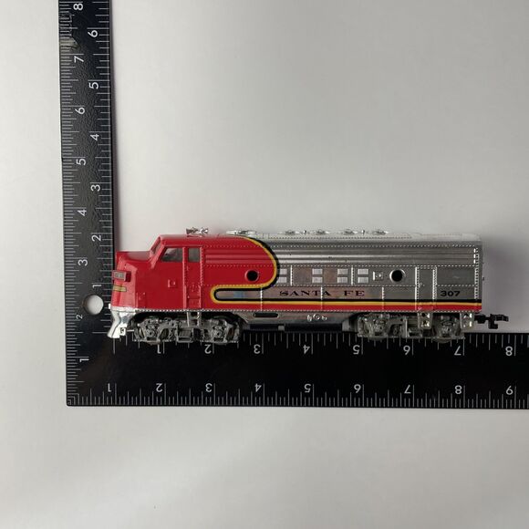 Bachmann Santa Fe #307 HO F9 A-Unit Diesel Locomotive Engine Silver Red Train - Picture 9 of 9